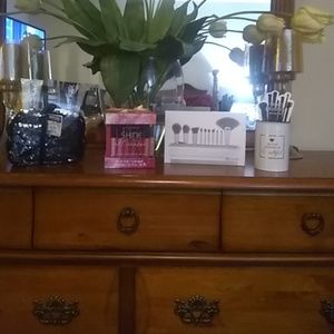 Beauty Products/ Accessories
